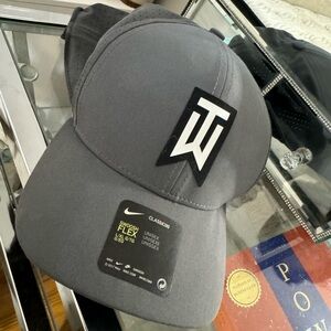 Nike hat / golf , airy back